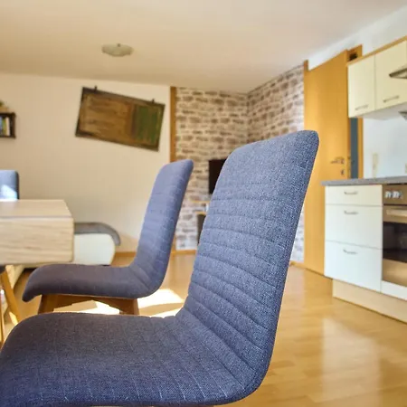 Haus Versettla Apartman *